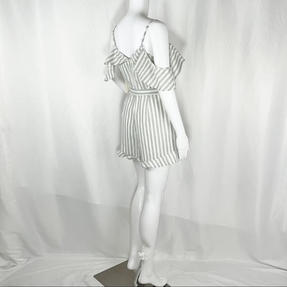 After Market White & Gray Stripe Flutter Cold Shoulder Ruffle Hem Romper SzS NWT - Picture 6 of 16
